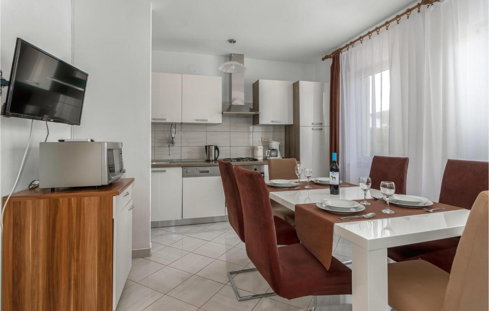 Nice Apartment In Jadranovo With Wifi Exterior photo